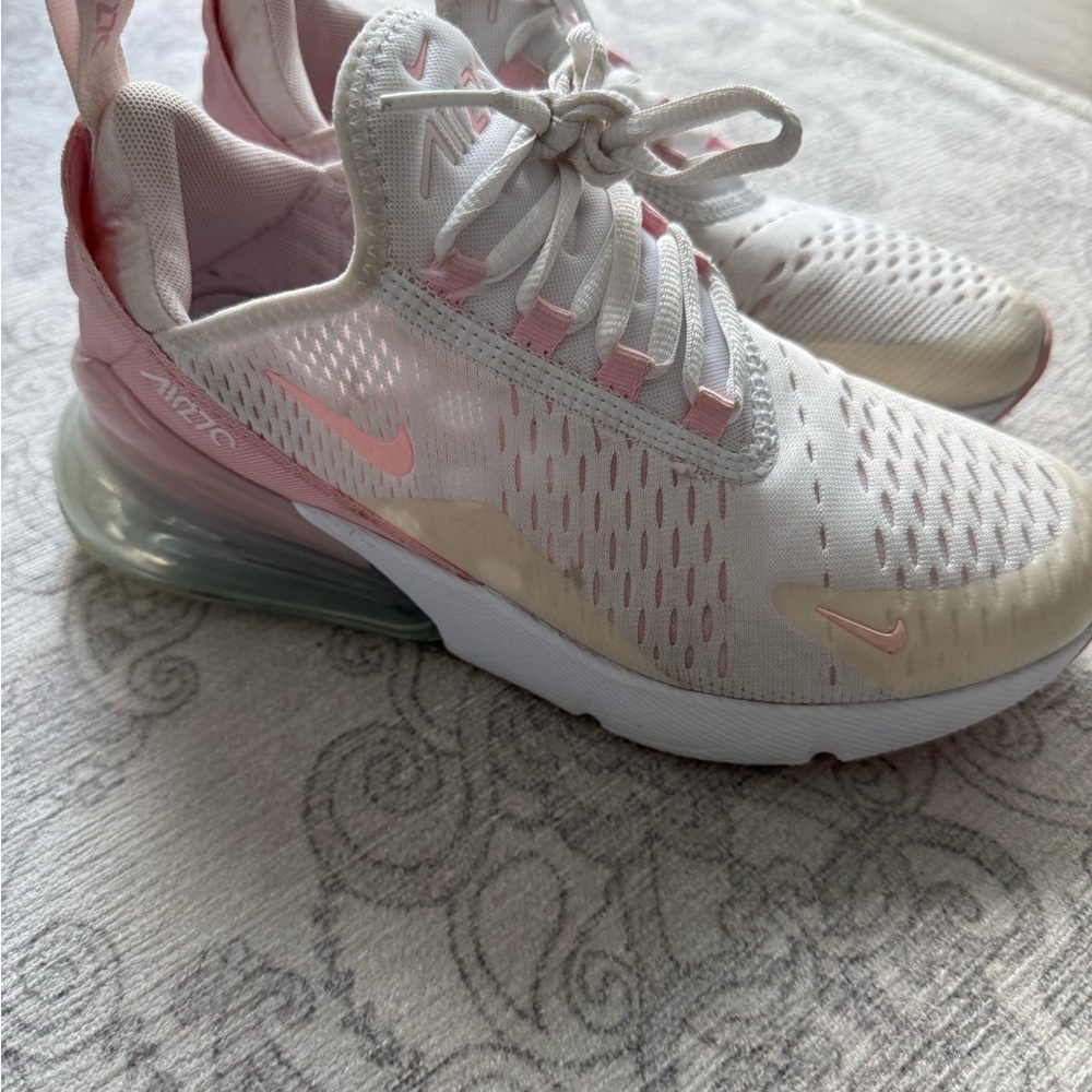 Nike Women's Sneakers in White and Light Pink